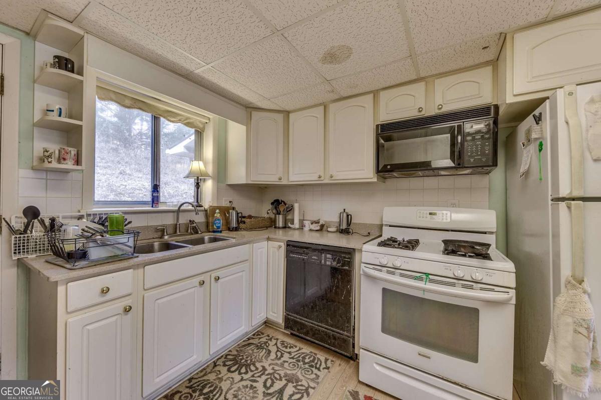 1036 Wooten Lake RD NW