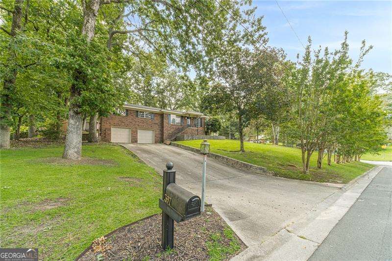 397 Hollywood CIR
