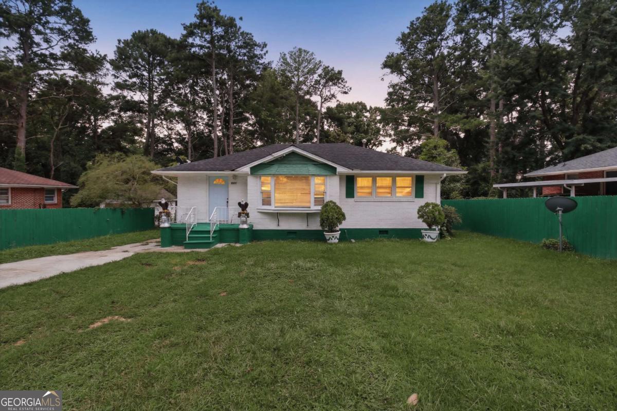 1101 Lloyd DR