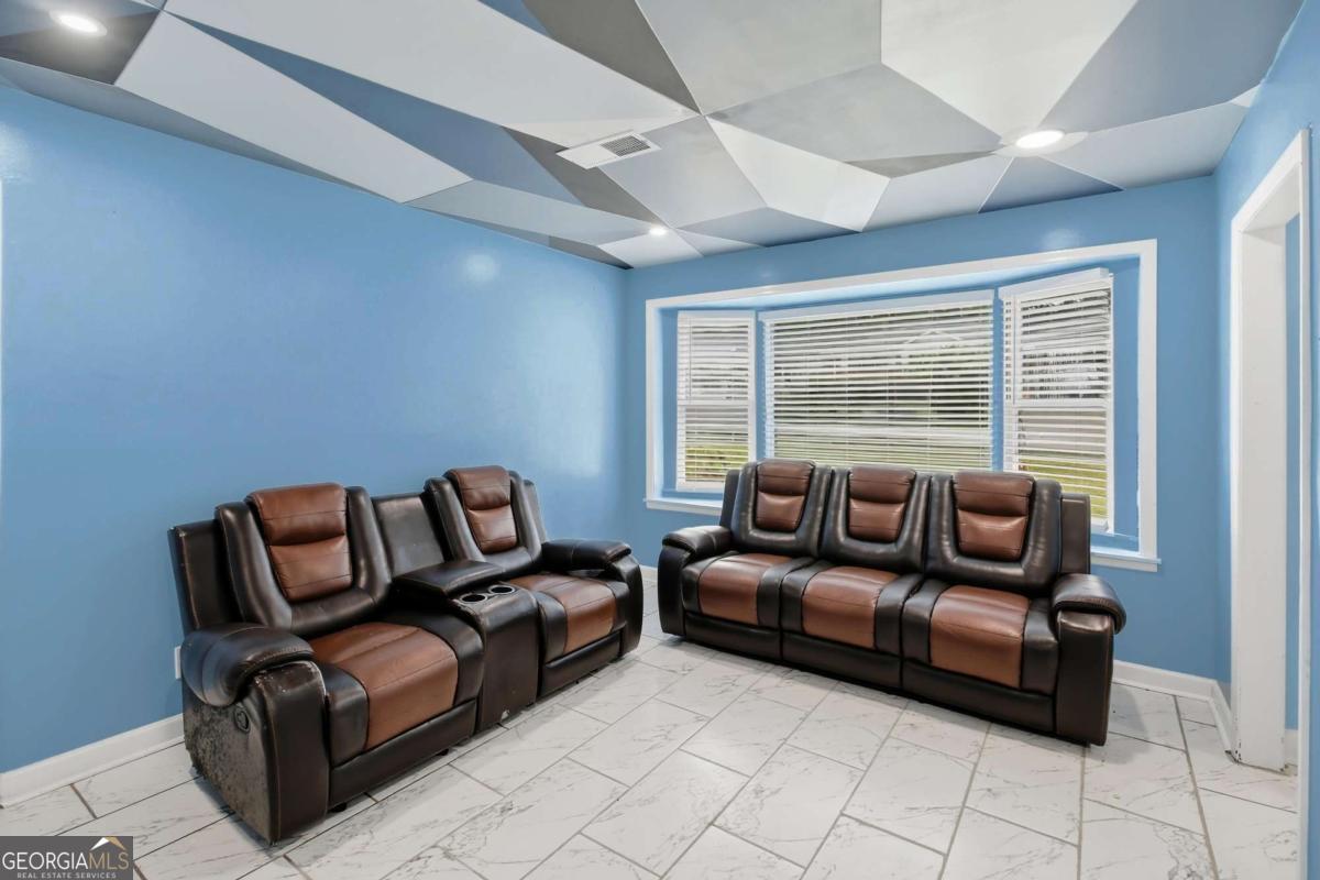 1101 Lloyd DR