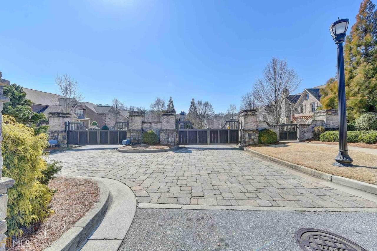 3090 Stonecrest DR 1