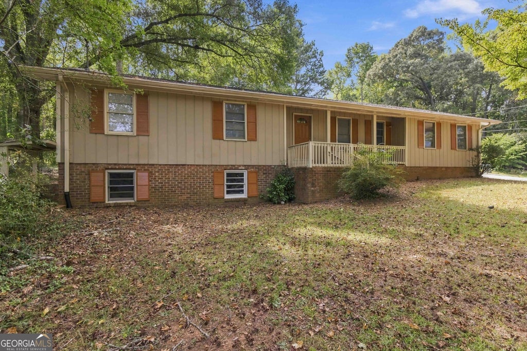 Photo of 9169 Lakeview Drive SW, Covington, GA 30014 (MLS # 10850559)
