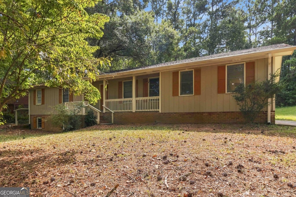 Photo of 9169 Lakeview Drive SW, Covington, GA 30014 (MLS # 10850559)