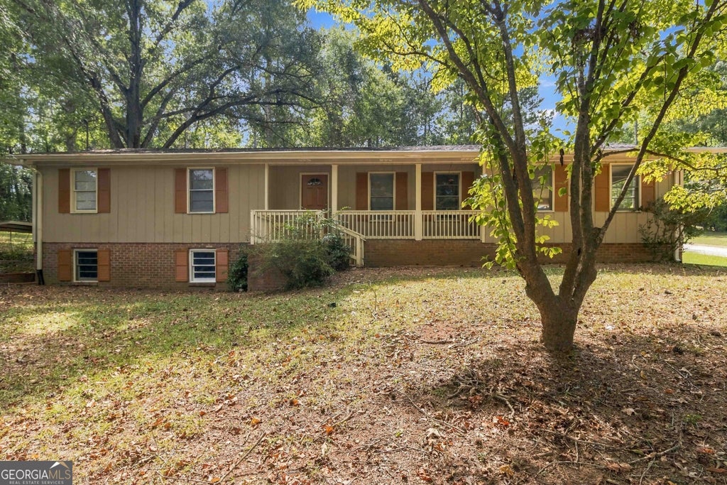 Photo of 9169 Lakeview Drive SW, Covington, GA 30014 (MLS # 10850559)
