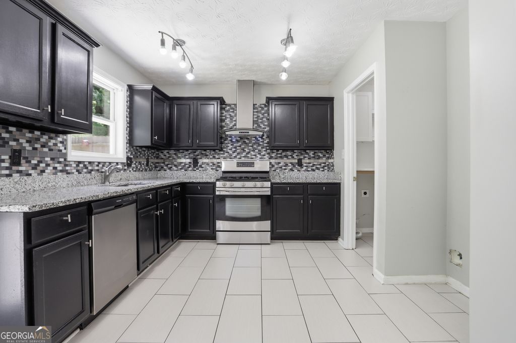 Photo of 1241 Pine Acre Drive, Sugar Hill, GA 30518 (MLS # 10768681)