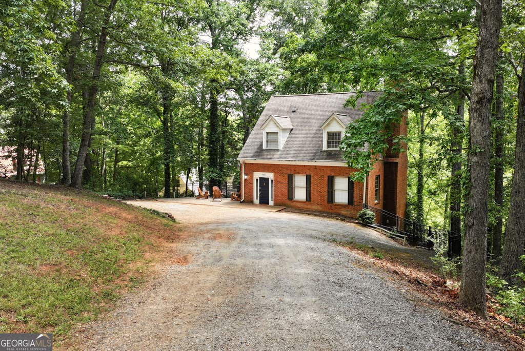 Photo of 3978 Pine Shore Circle, Gainesville, GA 30501 (MLS # 10826864)