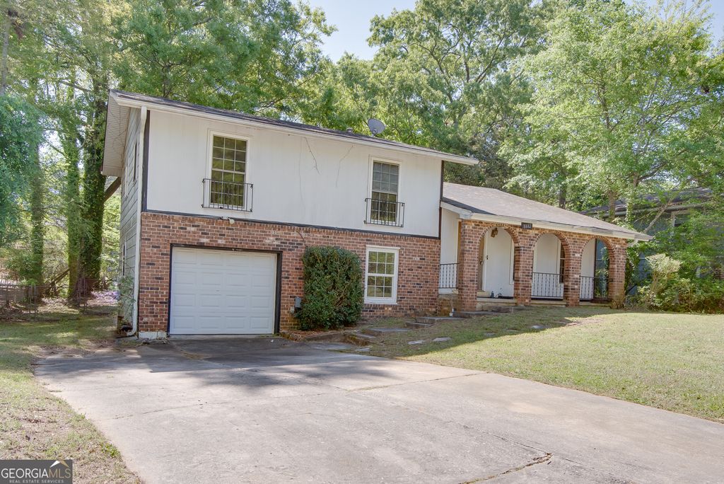 Photo of 8882 Ashwood Drive, Riverdale, GA 30274 (MLS # 10731675)