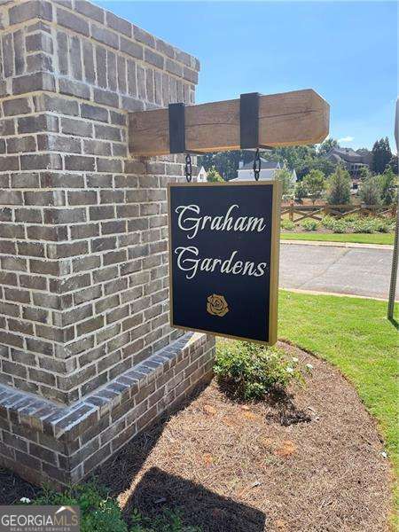 2942 Graham Gardens LN