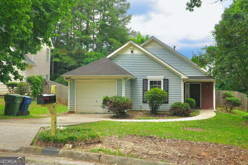 Photo of 3790 Mays Court SW, Atlanta, GA 30331 (MLS # 10769468)