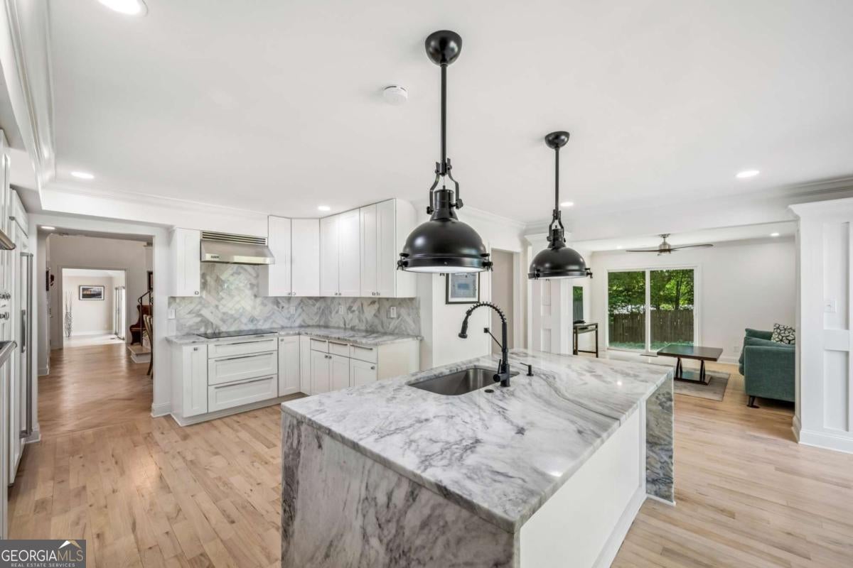 2211 Hill Park CT