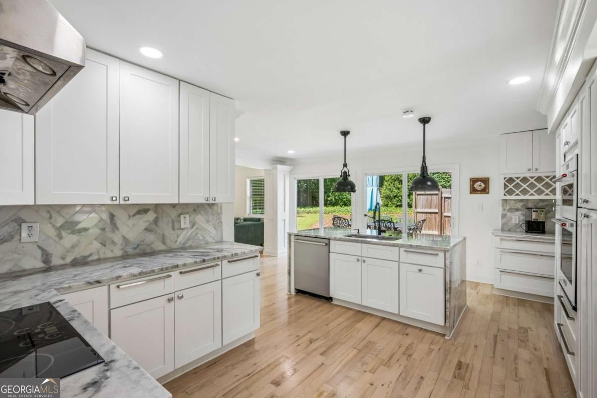 2211 Hill Park CT