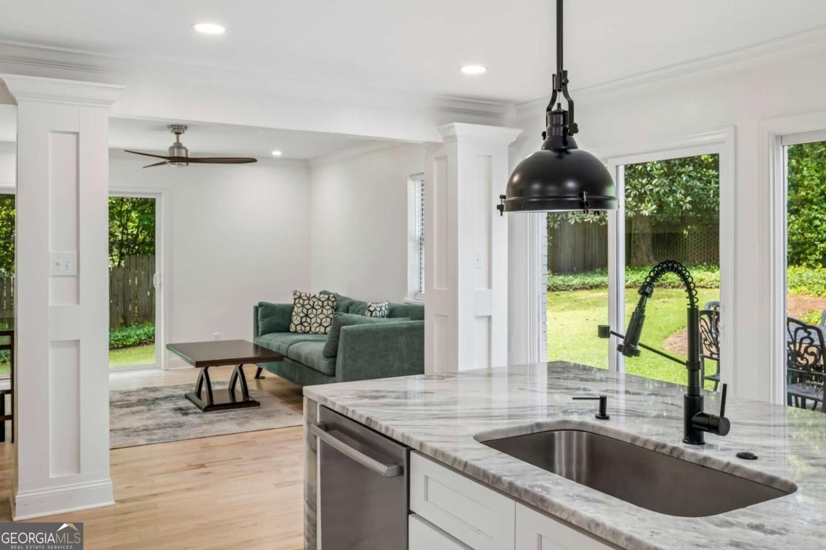2211 Hill Park CT