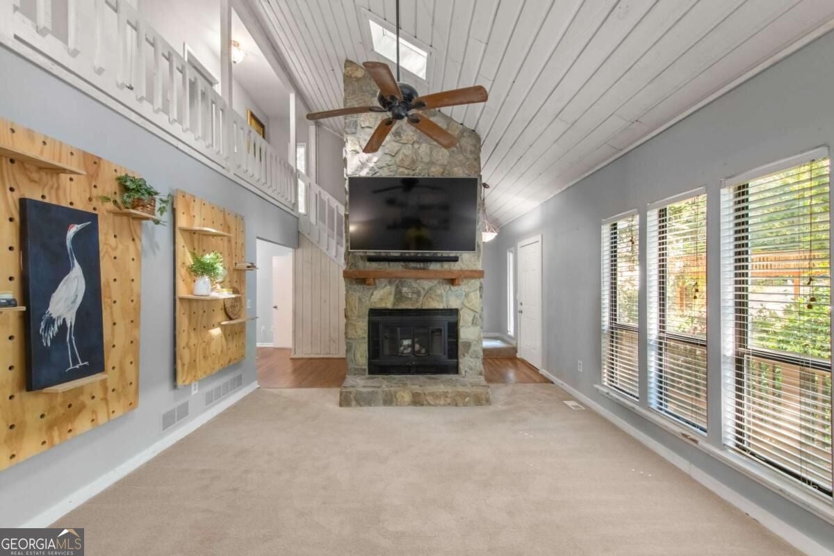 638 Green Valley DR SE