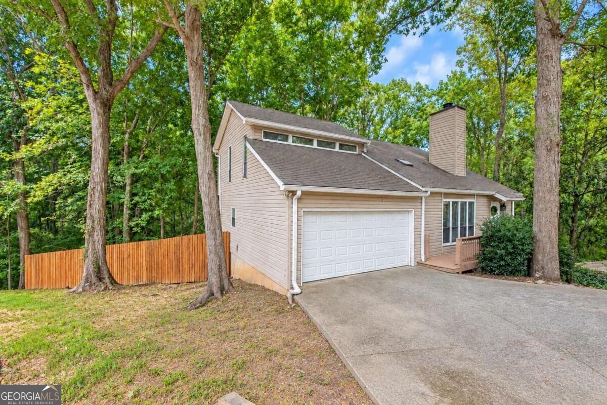 638 Green Valley DR SE