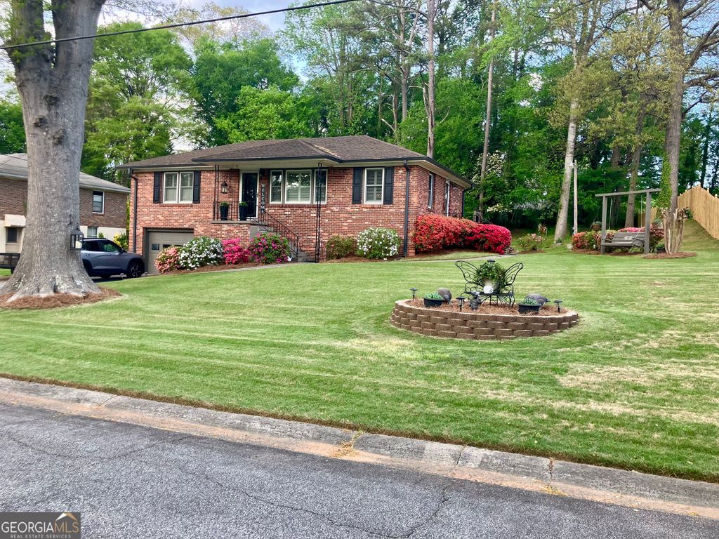 Photo of 3195 Woodview Drive SE, Smyrna, GA 30082 (MLS # 10756135)
