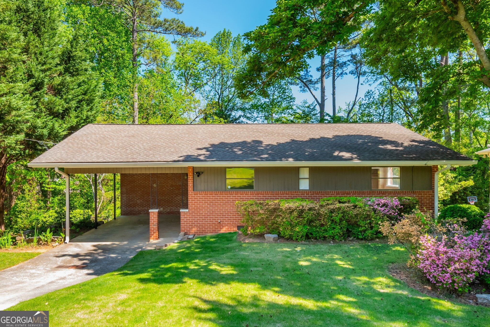 1418 Christmas LN NE
