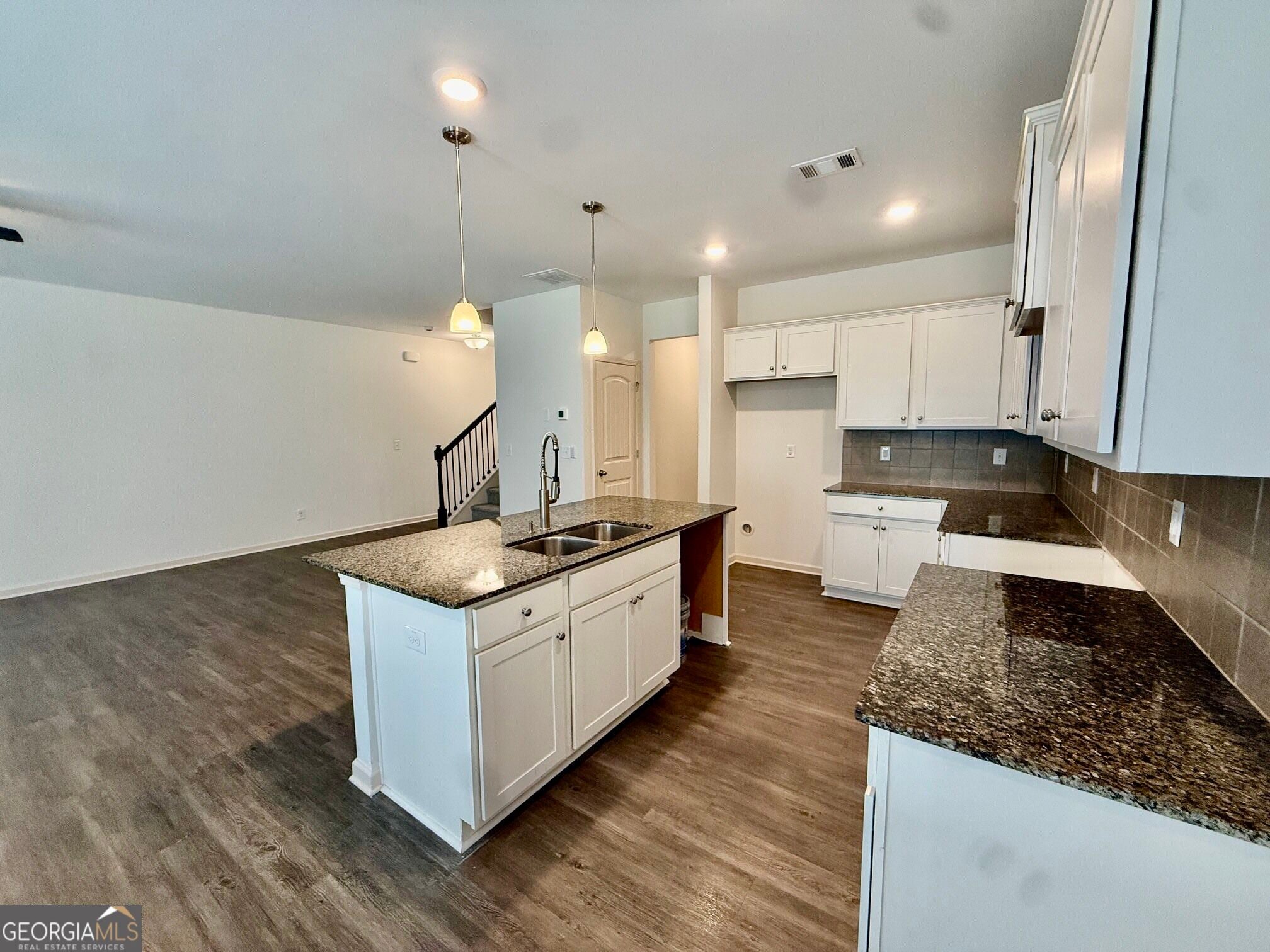 156 Woodhouse CIR
