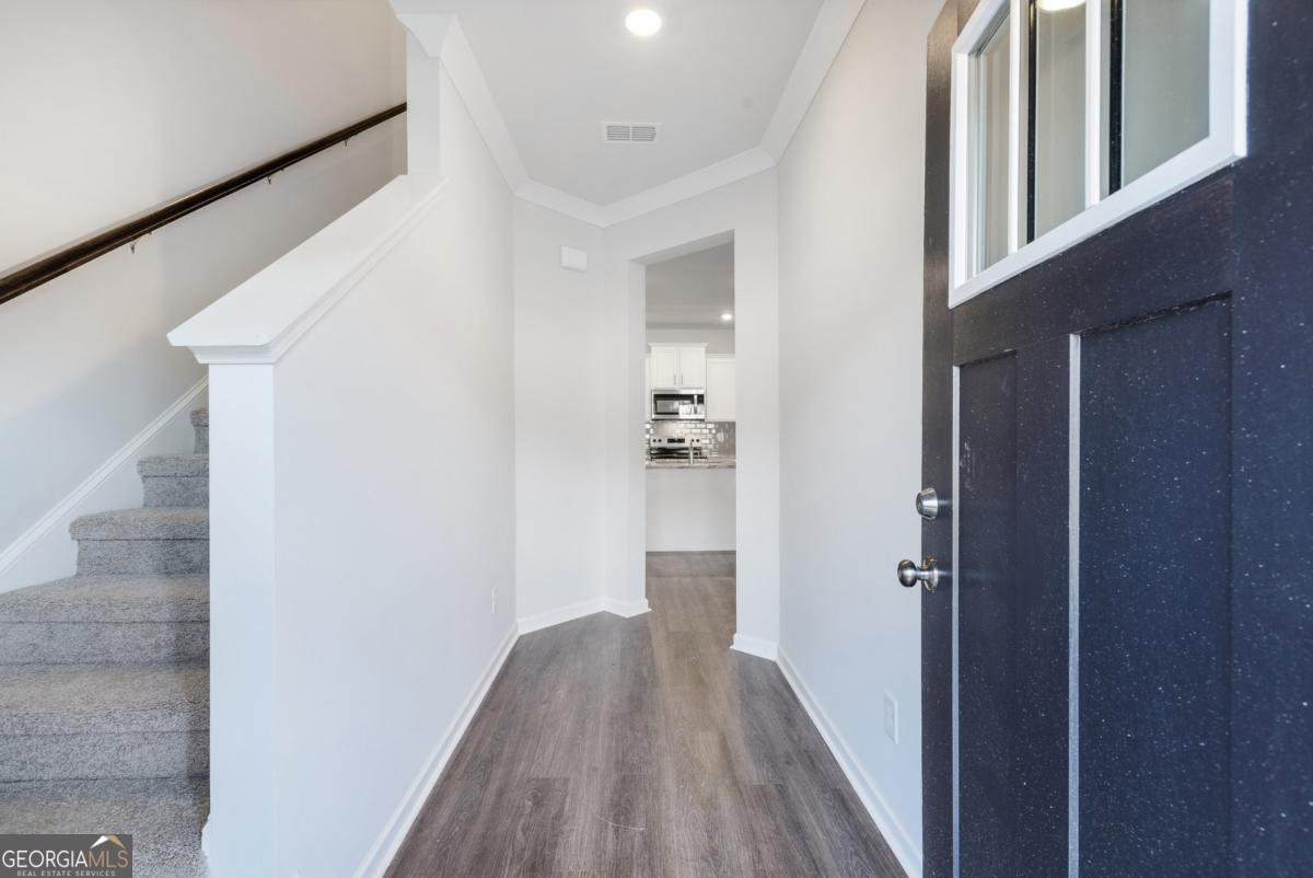 405 Whitehorse WAY 40