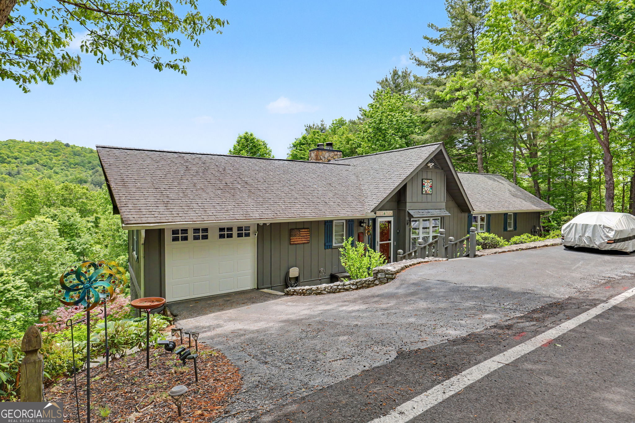 854 Saddleback CIR