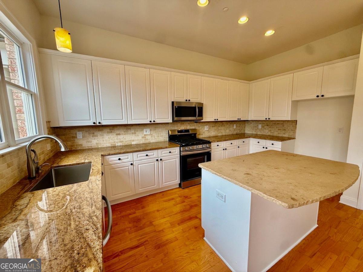 1421 Montclair CT SE 11