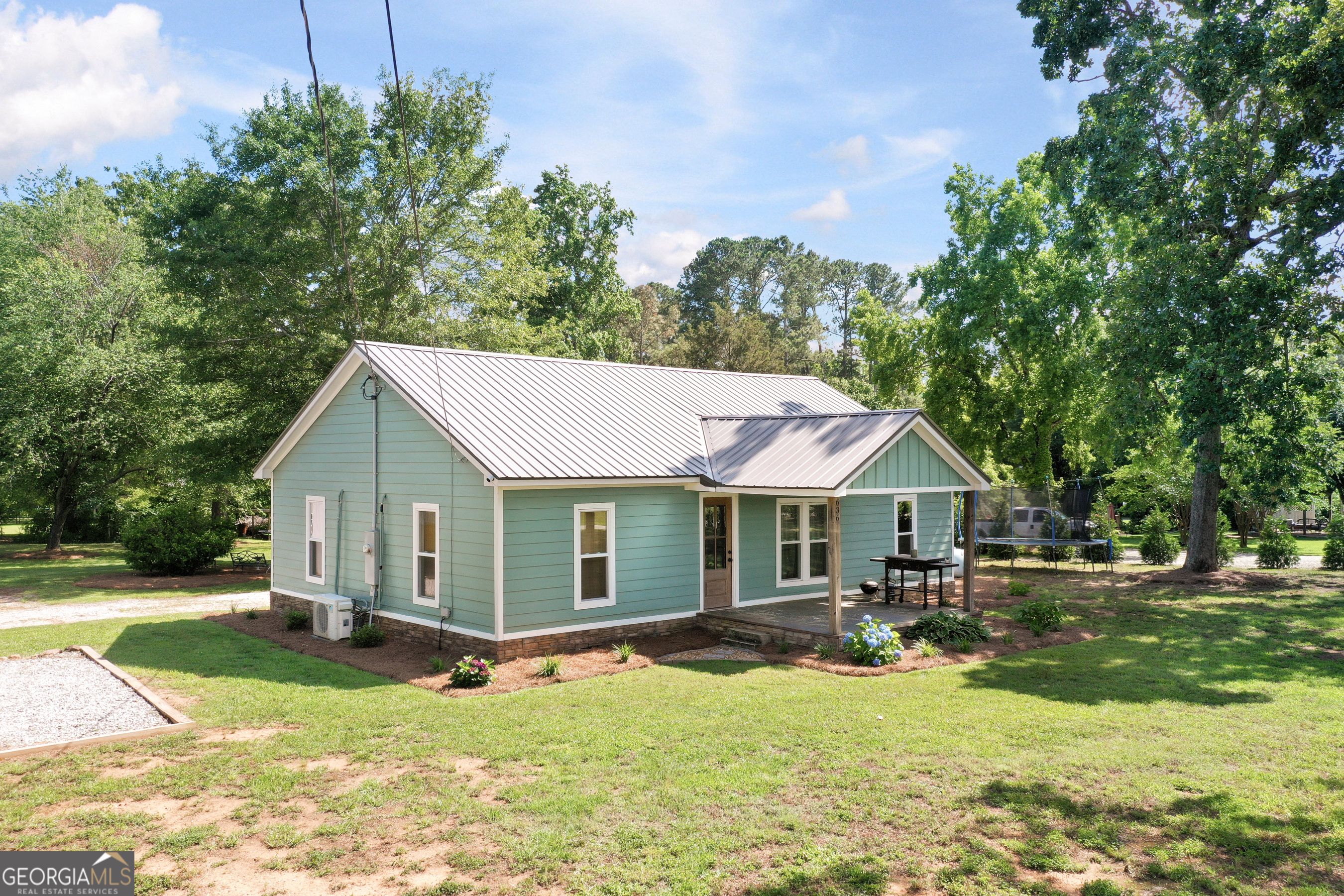 Photo 8 of 45 of 636 Smithonia RD house