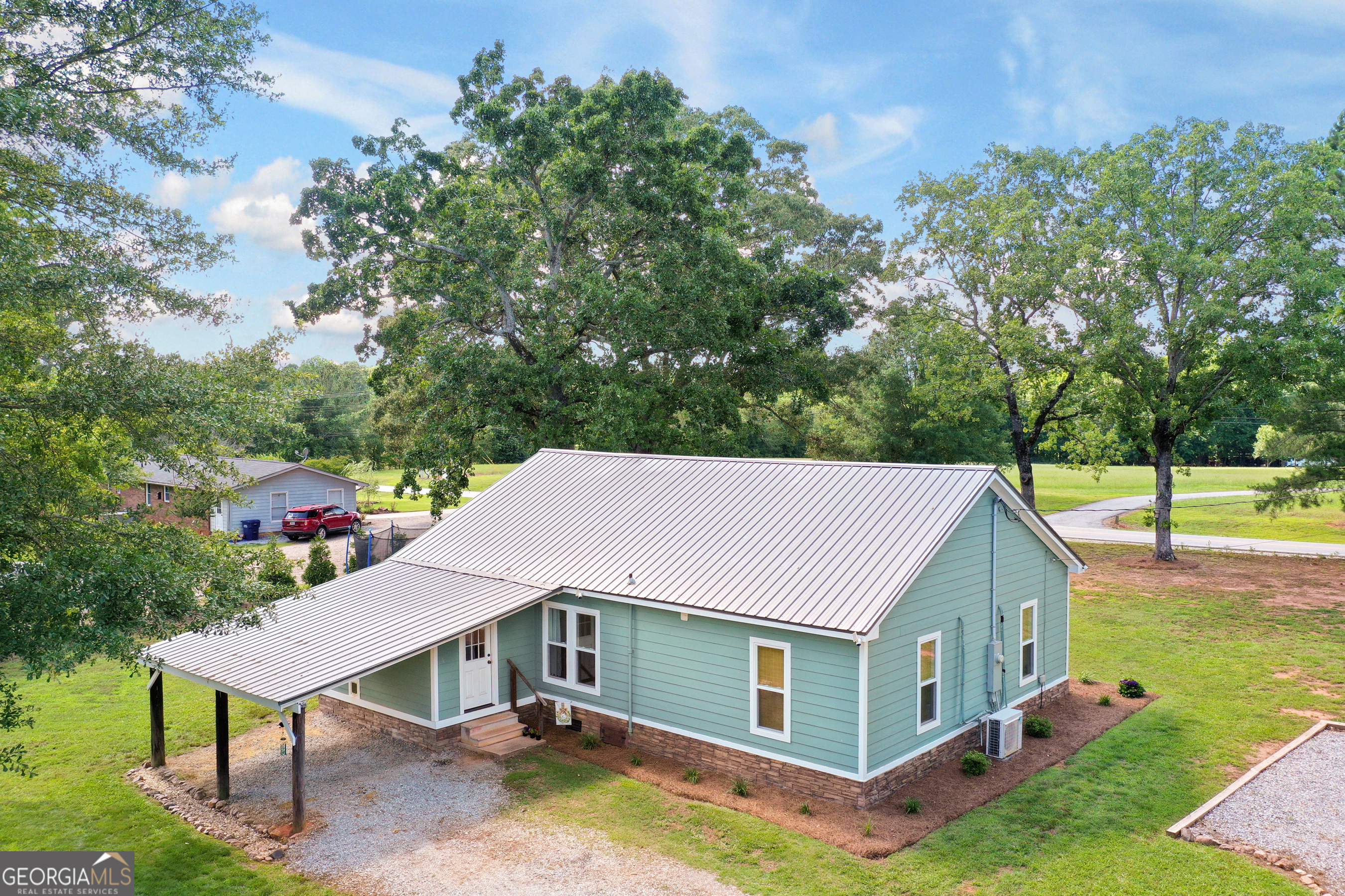 Photo 5 of 45 of 636 Smithonia RD house