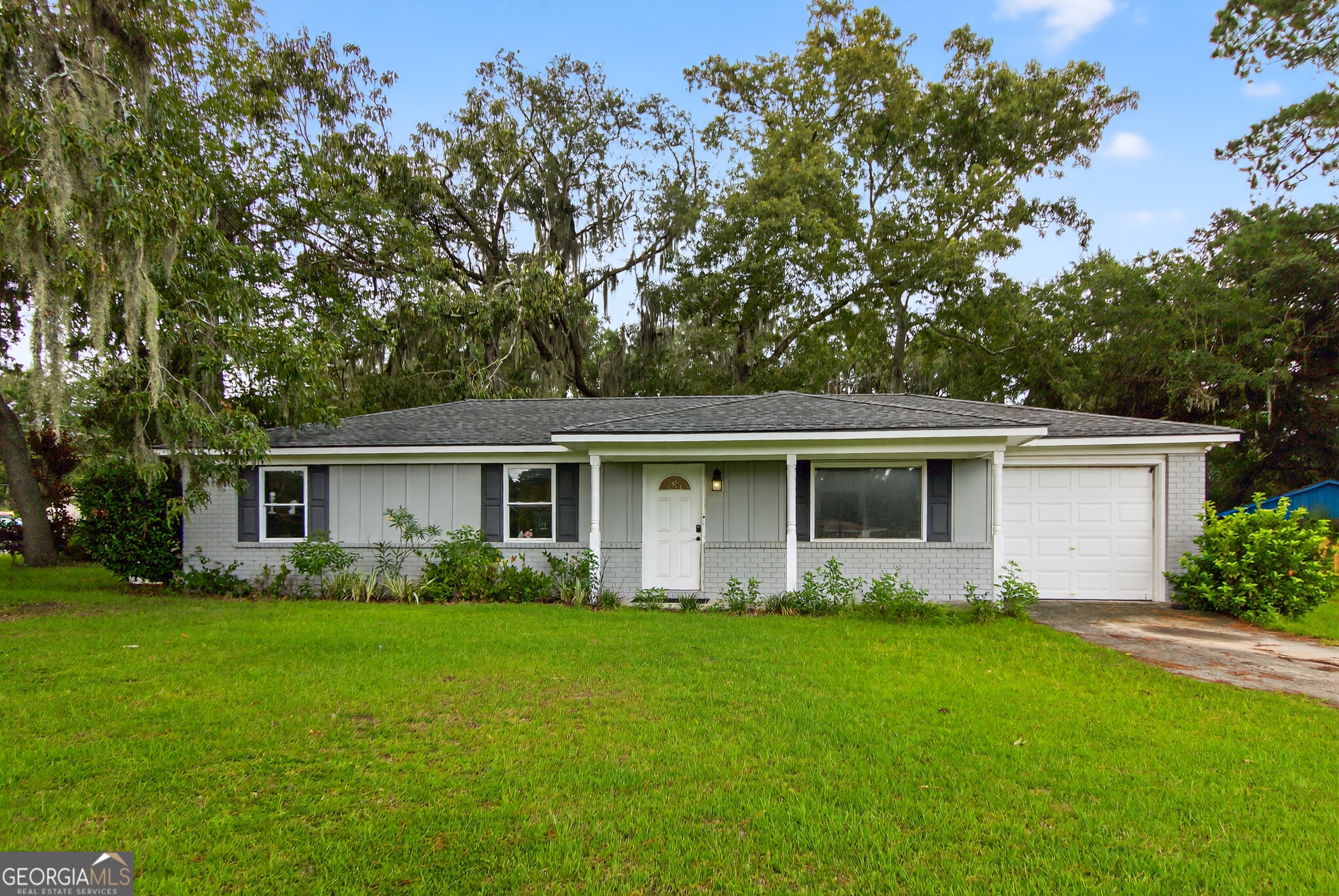 302 Larbre RD