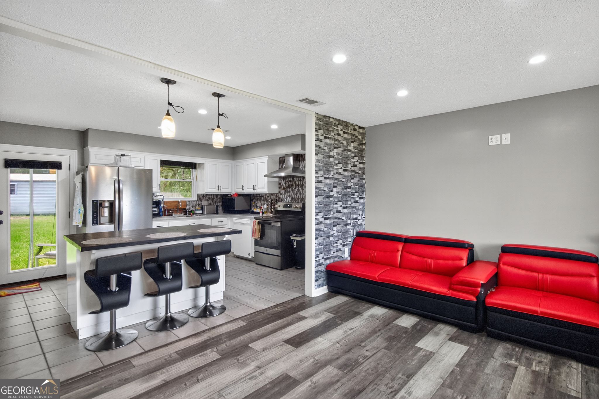 302 Larbre RD