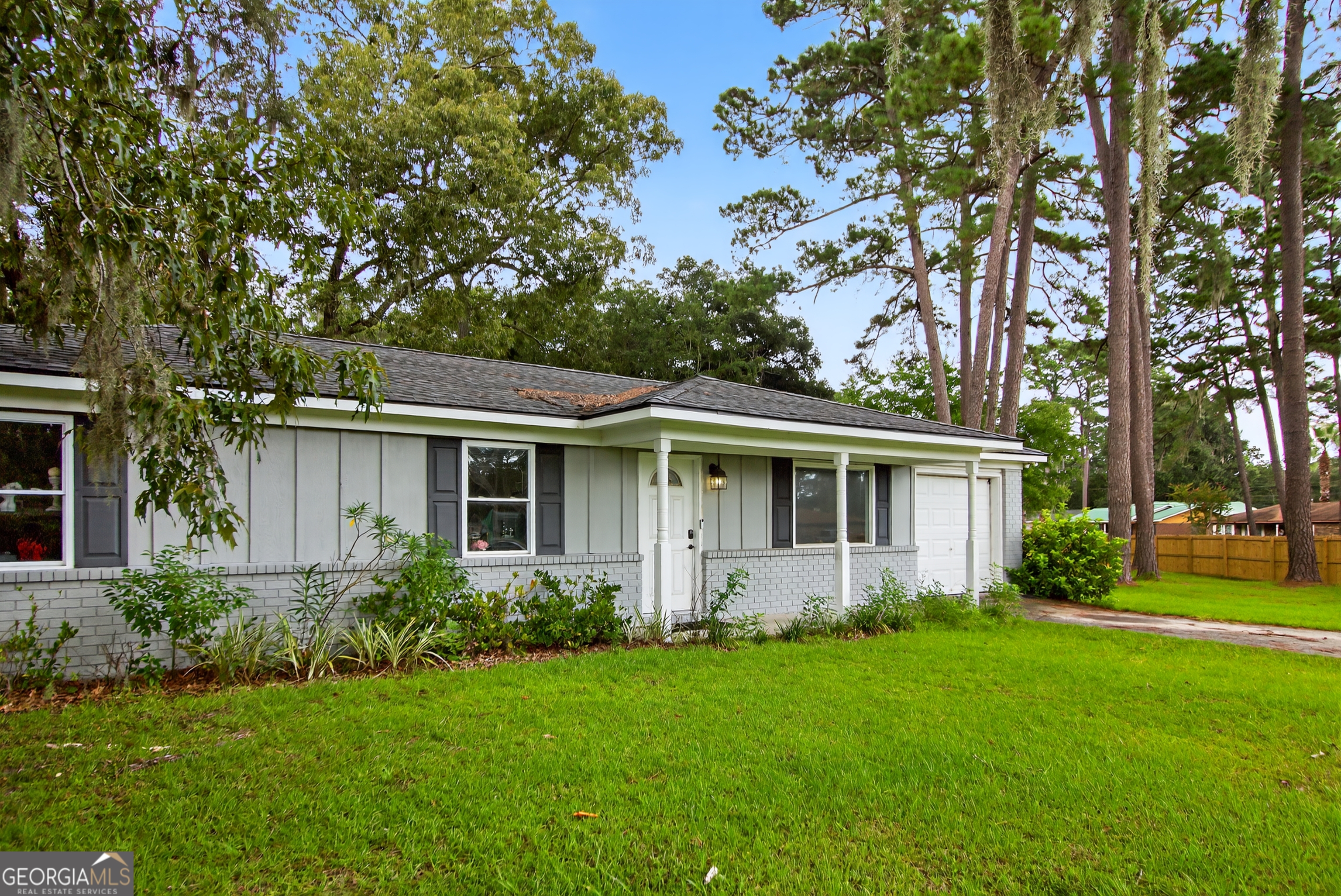 302 Larbre RD