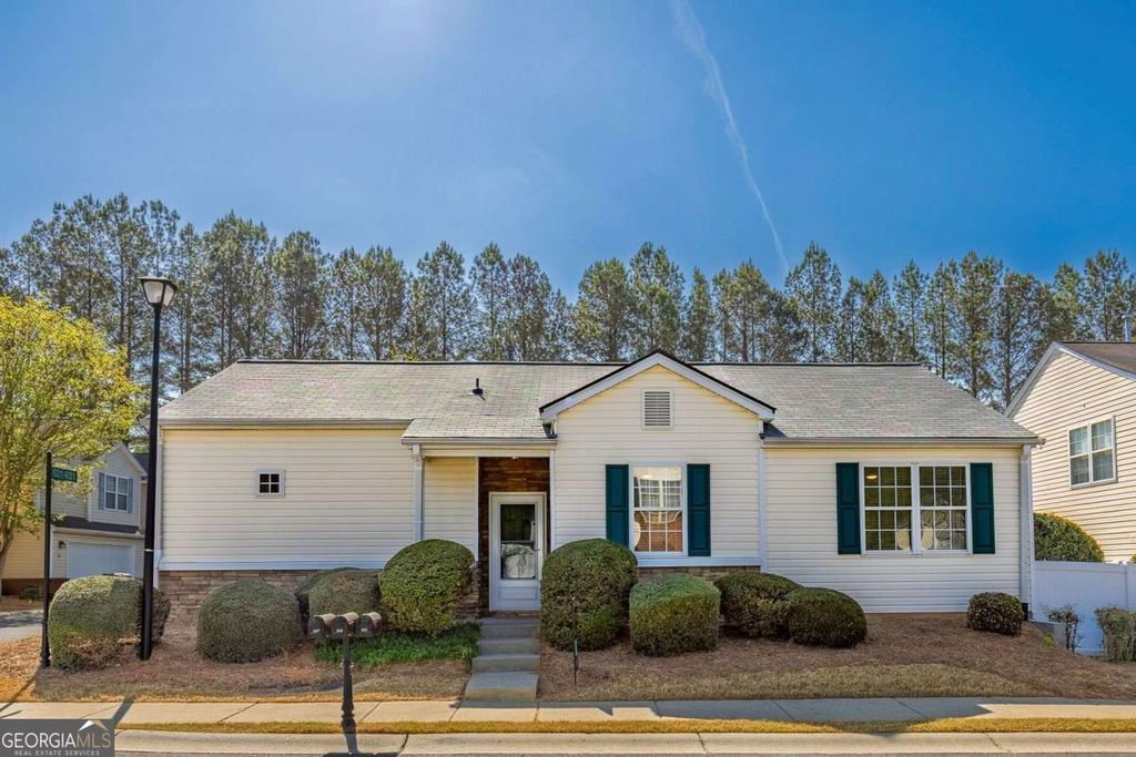 Photo of 631 Windcroft Circle NW, Acworth, GA 30101 (MLS # 10726259)