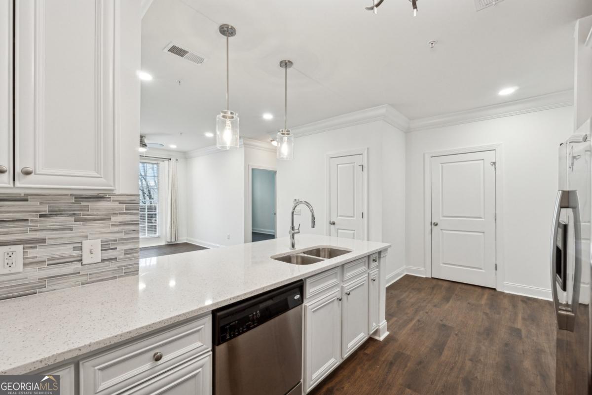 901 Abernathy RD NE 3200