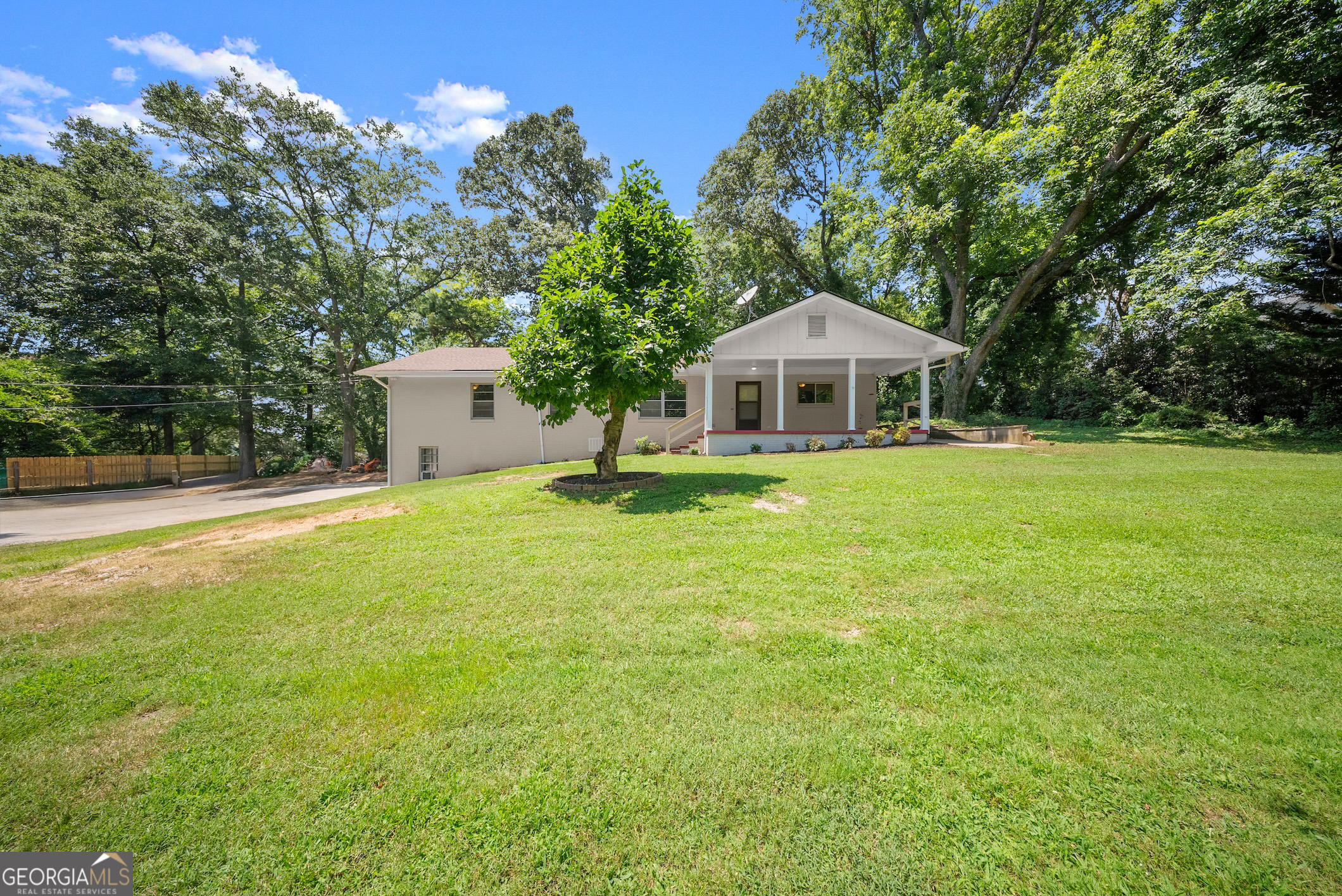 1112 Riverside TER