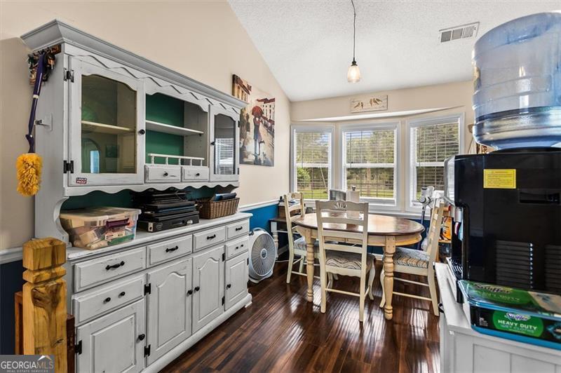 3230 IVY LAKE DR