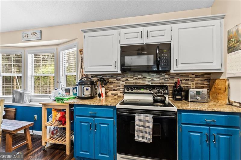 3230 IVY LAKE DR