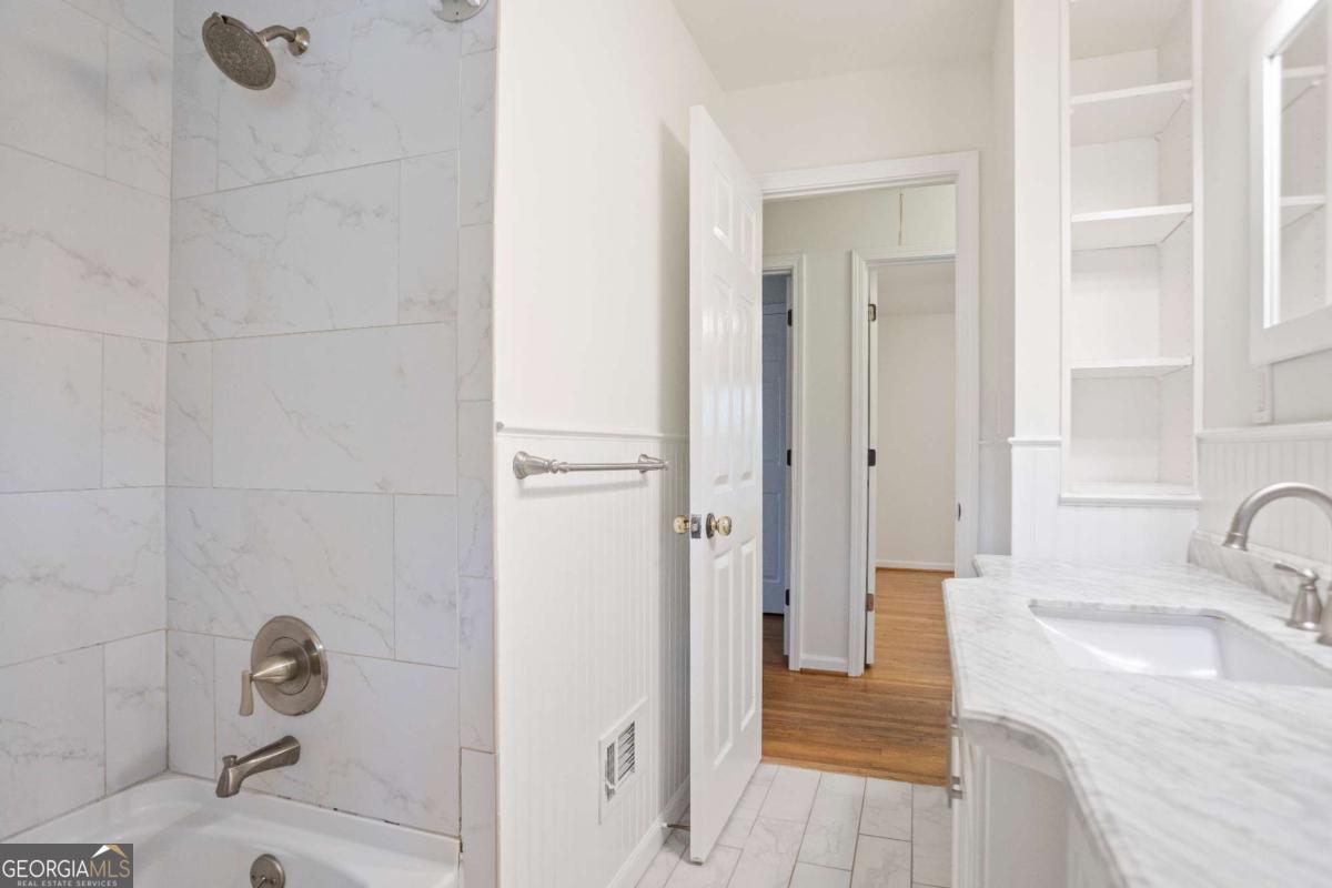 Lake Ivanhoe - Residential