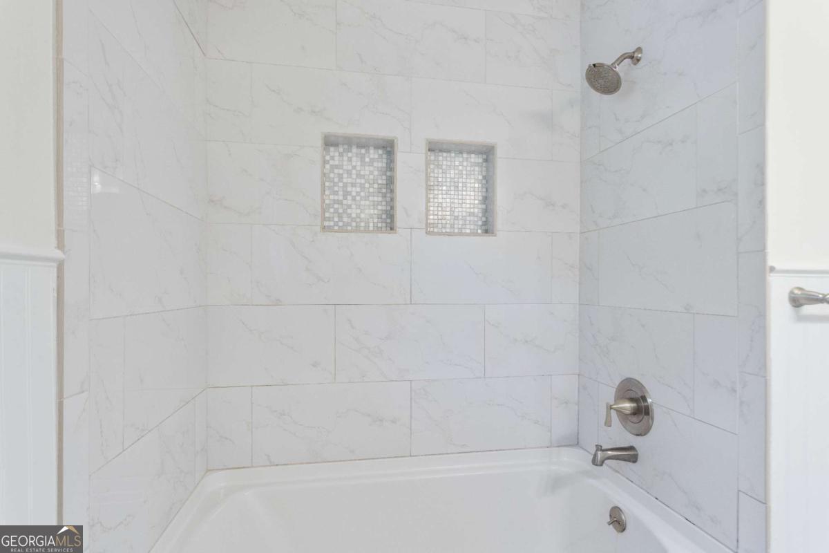 Lake Ivanhoe - Residential