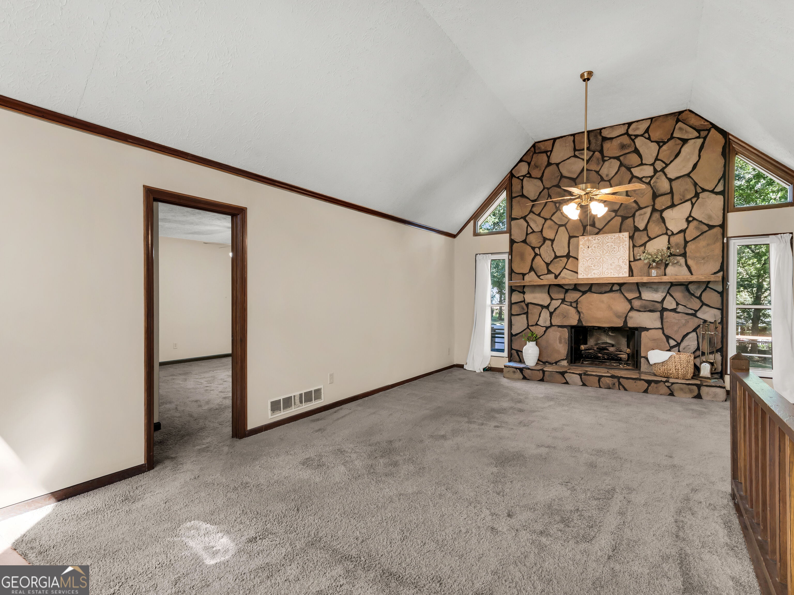 2735 Austin LN