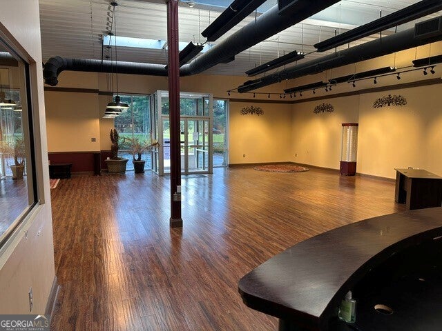 114 Bullsboro DR