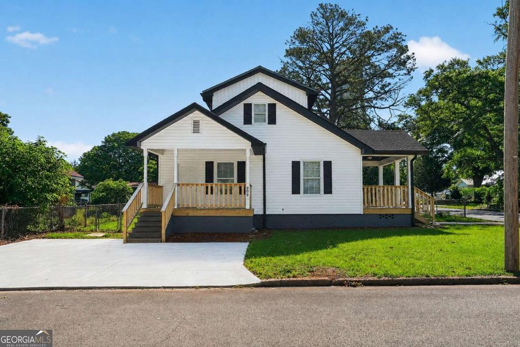 Photo of 202 Park Street, Griffin, GA 30223 (MLS # 10767148)