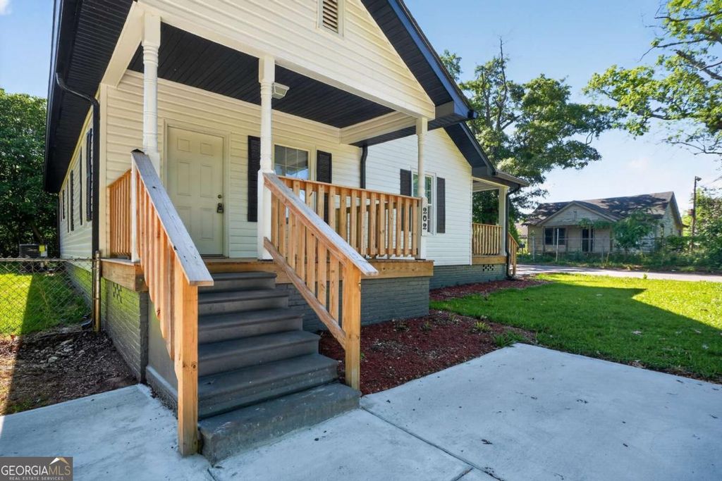 Photo of 202 Park Street, Griffin, GA 30223 (MLS # 10767148)