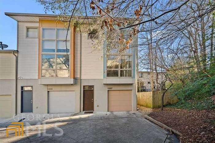 Incredible end unit townhome with updated master bath that is guaranteed to excite. Walkable to The Works, Top Golf, multiple breweries, shops, and restaurants. The Atlanta Beltline is slated to come right to the neighborhood's sidewalk!!