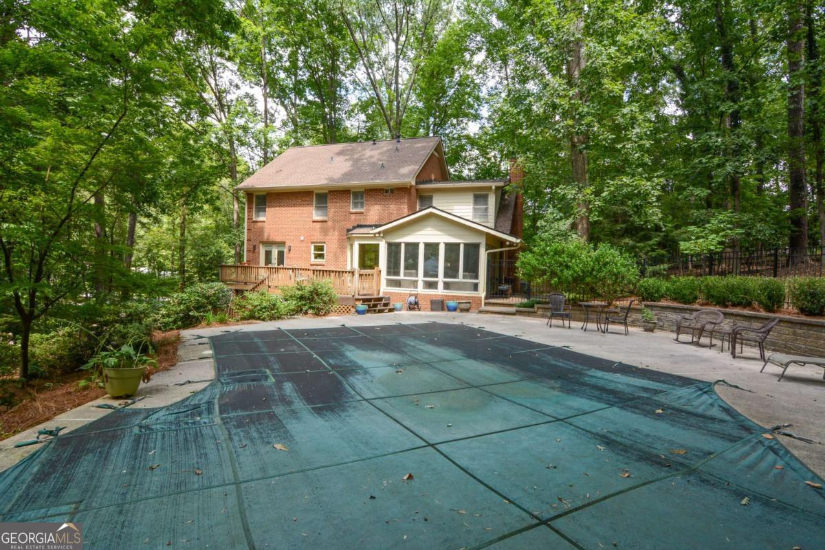 757 Sunset DR