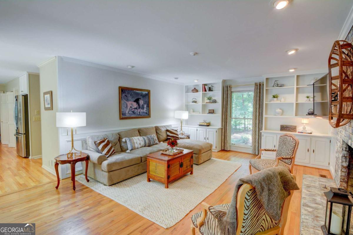 757 Sunset DR