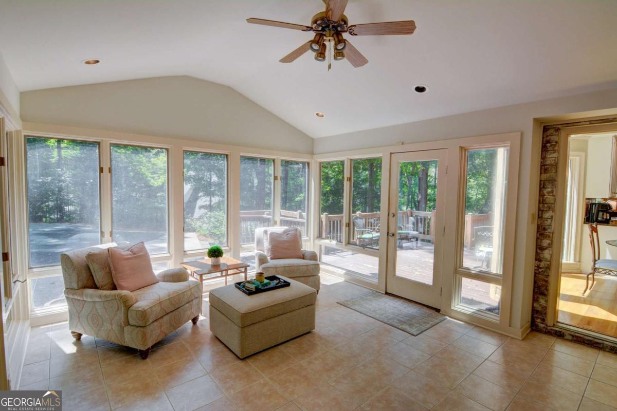 757 Sunset DR