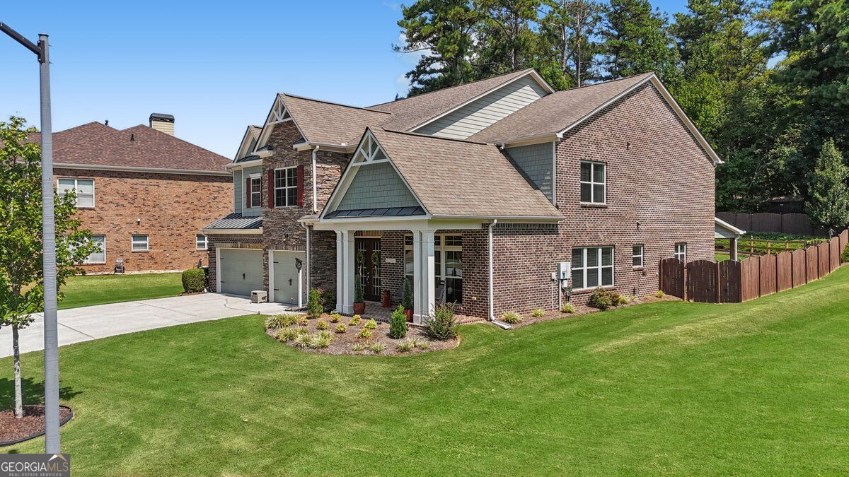 1432 Willis Lake DR NW