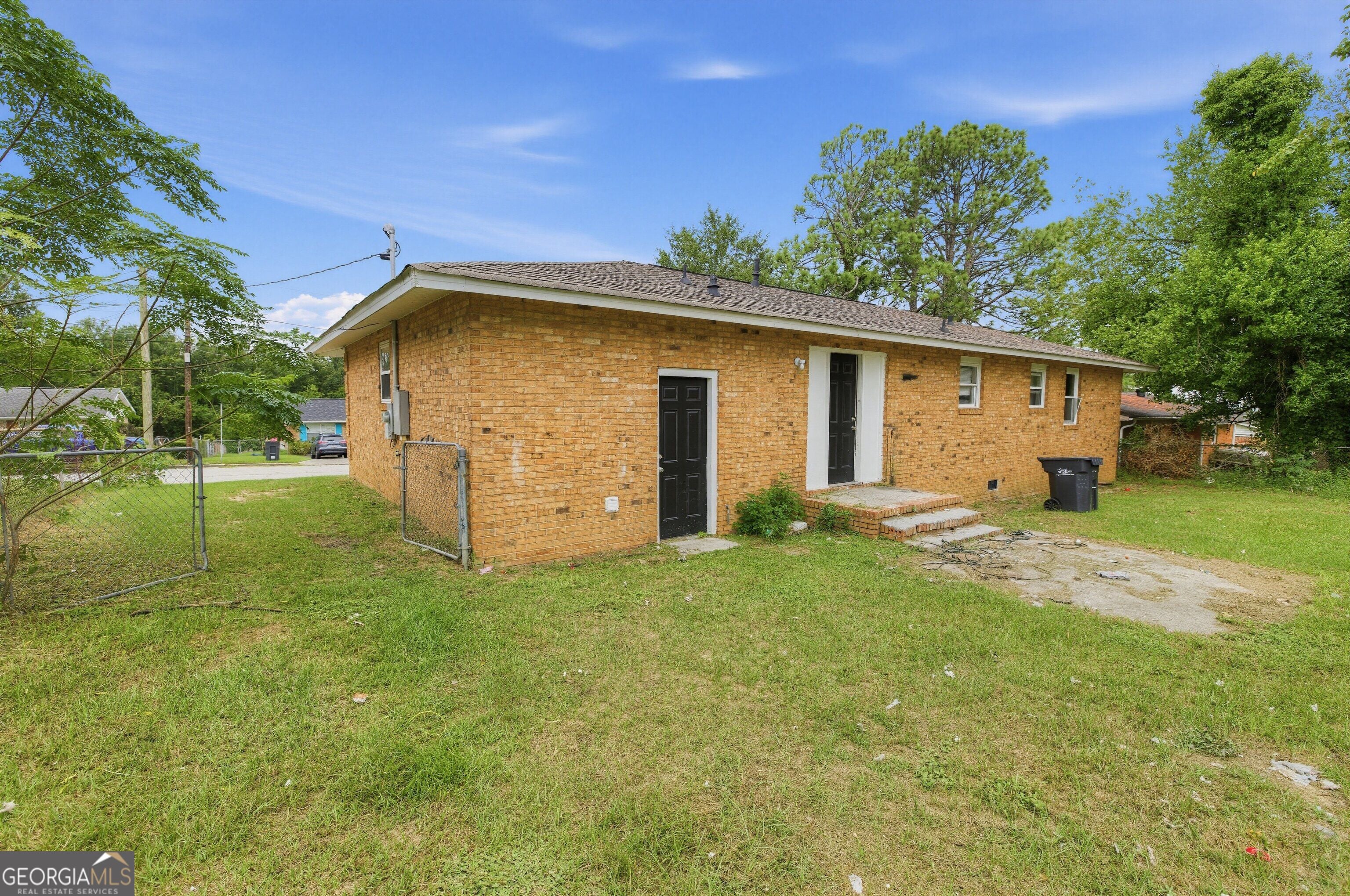 3323 Hillis RD