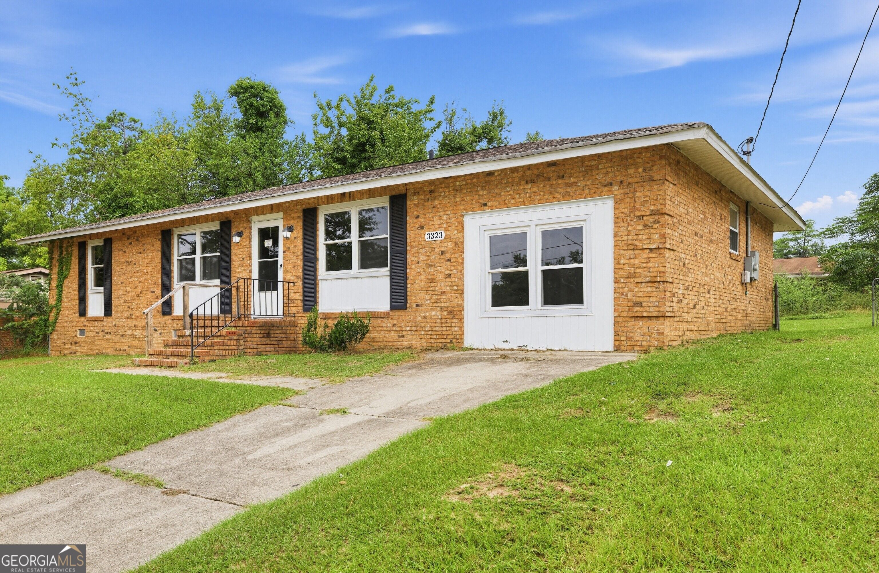 3323 Hillis RD