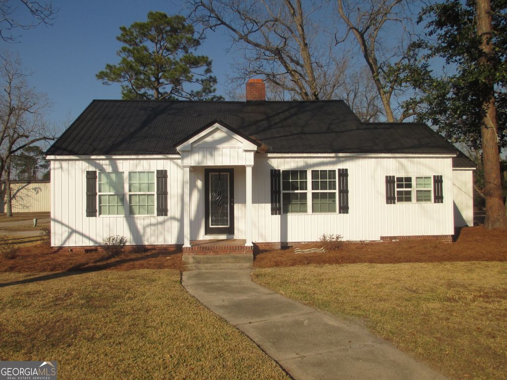 Photo of 390 Bay Street, Baxley, GA 31513 (MLS # 10691660)