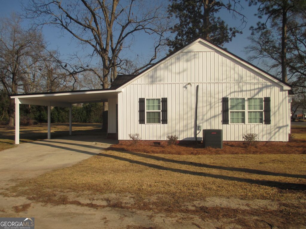 Photo of 390 Bay Street, Baxley, GA 31513 (MLS # 10691660)