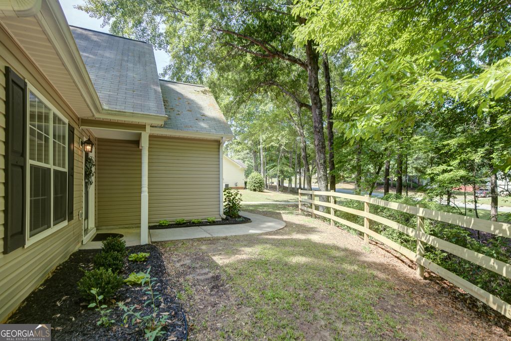 Photo of 65 Riverside Way, Sharpsburg, GA 30277 (MLS # 10759014)